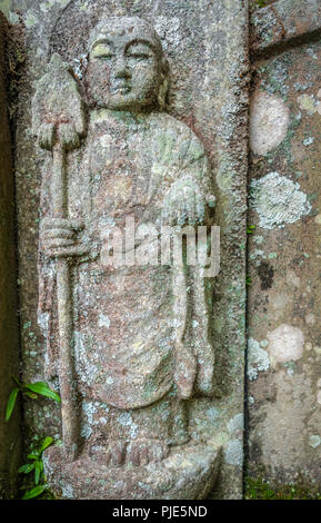 Alte Buddha Statue im Chion-in Tempel Friedhof, Kyoto, Japan Stockfoto
