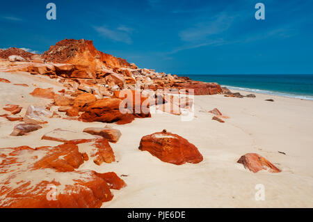 Typische rote Felsen am Cape Leveque. Stockfoto