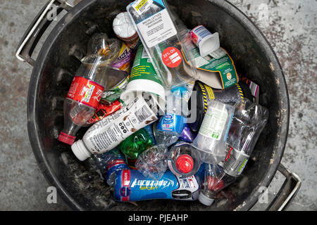 Plastikflaschen für recyclate Stockfoto