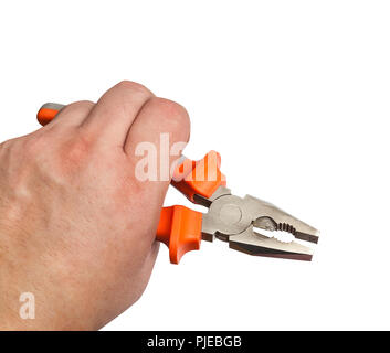 Hand mit einem orange Zange auf weißem Hintergrund. Stockfoto