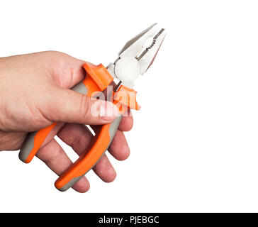 Hand mit einem orange Zange auf weißem Hintergrund. Stockfoto