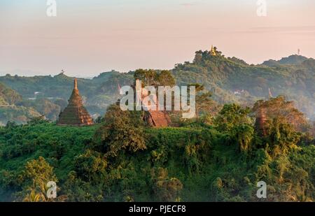 Sonnenaufgang in Mrauk U, Myanmar Stockfoto