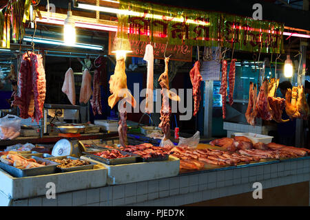 Typisch für Fleisch auf dem Banzaan frische Markt, Patong Beach, Phuket, Thailand, typischer Stand für Fleisch mit dem Banzaan frische Markt Stockfoto