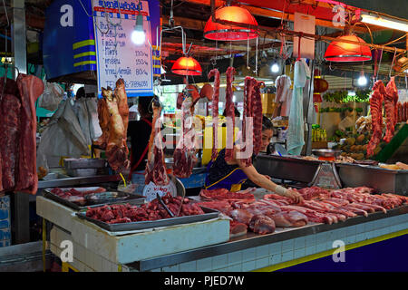 Typisch für Fleisch auf dem Banzaan frische Markt, Patong Beach, Phuket, Thailand, typischer Stand für Fleisch mit dem Banzaan frische Markt Stockfoto