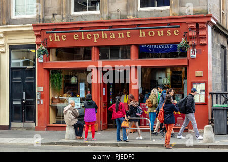 Das Elephant House, Tee & Coffee House in Edinburgh, wo J.K. Rowling saß und schrieb Harry Potter Roman Stockfoto