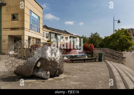 Die Kopfskulptur von Rick Kirby, Calne, Wiltshire, England, Großbritannien Stockfoto