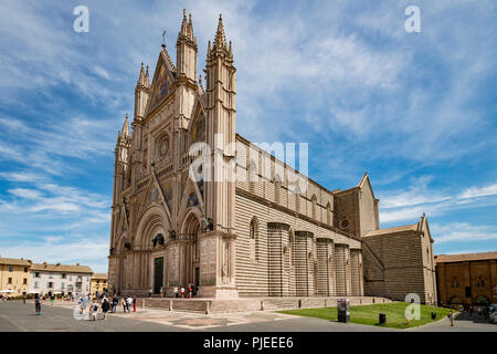 Panorama Ansicht der Kathedrale von Orvieto (Duomo di Orvieto), Umbrien, Italien Stockfoto