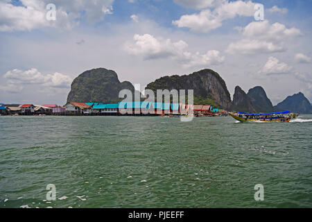 Häuser der Muslimischen stelze Dorf Koh Panyi (Koh Panyee) in der Bucht von Phang Nga, Thailand, Häuser des muslimischen Stelzendorfes Koh Panyi (Koh P Stockfoto