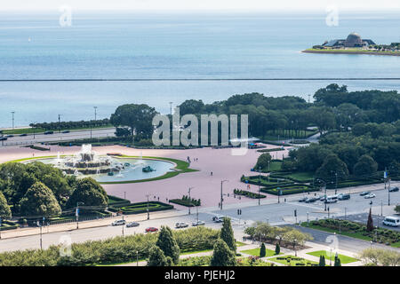 Luftaufnahme von Grant Park, Buckingham Fountain, und Lake Shore Drive Stockfoto