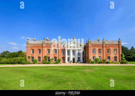 Avington Park Fassade und Portikus, eine Palladianische Villa Landhaus von Parks und Gärten im Avington in der Nähe von Winchester, Hampshire, UK umgeben Stockfoto