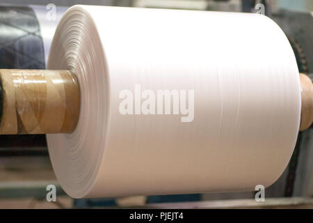 Die industrielle Produktion von Plastiktüten. Die Anlagen zur Produktion von Stockfoto