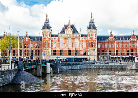 Amsterdam Centraal Bahnhof städtische Architektur Querformat Stockfoto