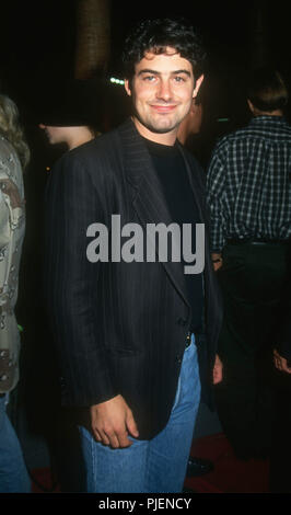 HOLLYWOOD, CA - 10. SEPTEMBER: Schauspieler Zach Galligan besucht die "Hellraiser III: Hell On Earth"-Premiere am 10. September 1992 in Hollywood Galaxy Theatre in Hollywood, Kalifornien. Foto von Barry King/Alamy Stock Foto Stockfoto