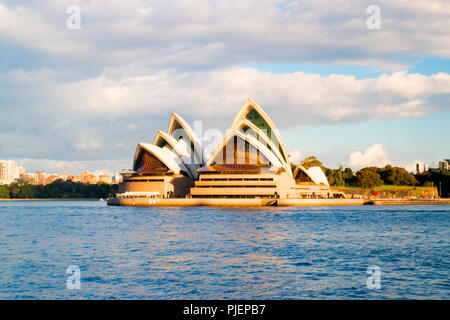 Opernhaus in Sydney, Australien, Abendlicht golden hour Stockfoto