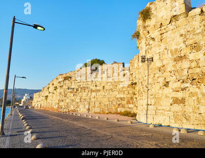 Wände von neratzia Burg der Ritter von St. John in die griechische Insel Kos. Blick von Akti Miaouli Straße. Region südliche Ägäis, Griechenland. Stockfoto