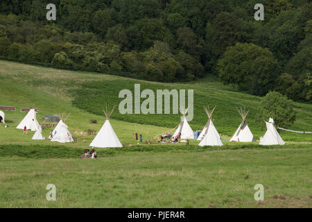 Newport, Wales - 23 Aug 16: Mit Blick auf einen Kreis von warf Tipis in teepee Tal am 16. August 2015 Im Green Gathering Festival Stockfoto