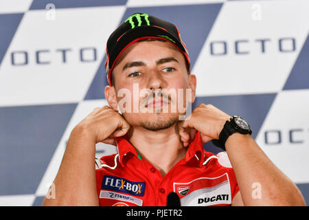 MISANO ADRIATICO (Rimini),, ITALIEN SEPTEMBER 06-2018 Jorge Lorenzo Spaniens und Ducati Team Geste während der Pressekonferenz vor Ereignis während der MotoGP von San Marino e della Riviera di Rimini an der World Circuit Marco Simoncelli in Misano Adriatico - Qualifying in Silverstone am 25. August 2018 in (Foto von Marco Iorio) Credit: Marco iorio/Alamy leben Nachrichten Stockfoto