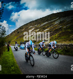 Whinlatter, Cumbria, Großbritannien. 6. September 2018. Das Team Sky bei Rennen, Geschwindigkeit, als sie die letzten Kilometer der Etappe Ansatz. Credit: Stephen Fleming/Alamy leben Nachrichten Stockfoto