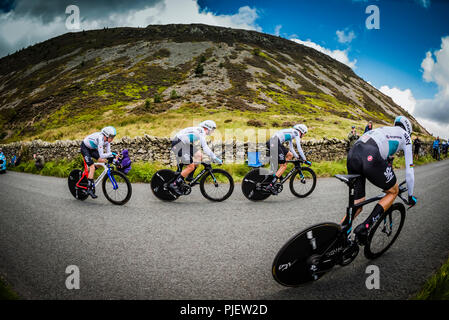 Whinlatter, Cumbria, Großbritannien. 6. September 2018. Das Team Sky bei Rennen, Geschwindigkeit, als sie die letzten Kilometer der Etappe Ansatz. Credit: Stephen Fleming/Alamy leben Nachrichten Stockfoto