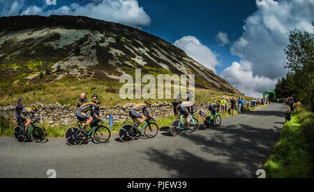 Whinlatter, Cumbria, Großbritannien. 6. September 2018. Team Lotto Jumbo bei Rennen, Geschwindigkeit, als sie die letzten Kilometer der Etappe Ansatz. Sie gingen auf die Bühne mit einer Geschwindigkeit von 26,8 km/h zu gewinnen. Credit: Stephen Fleming/Alamy leben Nachrichten Stockfoto