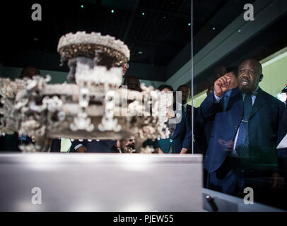 Wuhan, Hubei Provinz Chinas. 6. Sep 2018. Gabunischen Präsidenten Ali Bongo Ondimba visits Hubei Provincial Museum in Wuhan, Zentralchina Provinz Hubei, Sept. 6, 2018. Credit: Xiao Yijiu/Xinhua/Alamy leben Nachrichten Stockfoto