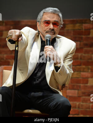 Boca Raton, FL, USA. 11 Mär, 2018. Burt Reynolds im Student Showcase von Filmen während des Palm Beach International Film Festival gehalten an Lynn Universität am 11. März in Boca Raton, Florida, 2016. Quelle: MPI04/Medien Punch*** Foto *** Burt Reynolds hat sich/Alamy Leben Nachrichten weitergegeben Stockfoto