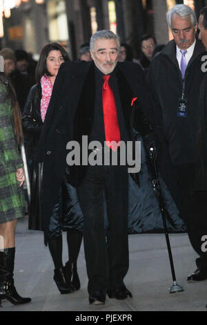 New York, NY, USA. 17. Nov, 2018. Burt Reynolds zu Besuch in der Late Show mit Stephen Colbert in New York City am 17. November 2015. Credit: Diego Corredor/Medien Punch*** Foto *** Burt Reynolds hat sich/Alamy Leben Nachrichten weitergegeben Stockfoto