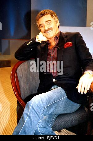 1. Jan. 2011 - Burt Reynolds auf'' der Phil Donahue Show''. 1994. L 9494 ZB. © ED GELLAR/Credit: Globus Fotos/ZUMAPRESS.com/Alamy leben Nachrichten Stockfoto