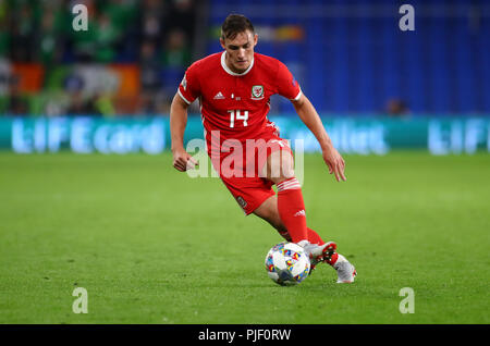Cardiff City Stadium, Cardiff, UK. 6. Sep 2018. UEFA Nationen Liga Fußball, Wales gegen Republik Irland; Connor Roberts von Wales mit der Kugel Credit: Aktion plus Sport/Alamy leben Nachrichten Stockfoto