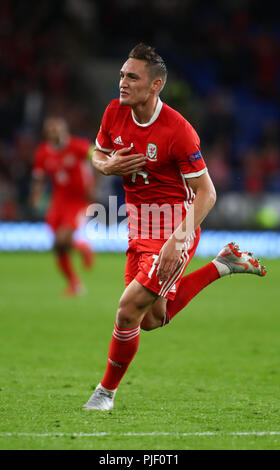 Cardiff City Stadium, Cardiff, UK. 6. Sep 2018. UEFA Nationen Liga Fußball, Wales gegen Republik Irland; Connor Roberts von Wales feiert riefen in der zweiten Hälfte als Wales führen 4-0 Credit: Aktion plus Sport/Alamy leben Nachrichten Stockfoto