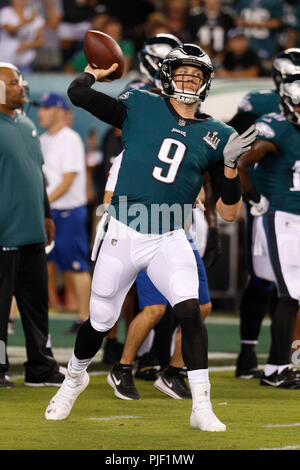 Philadelphia, Pennsylvania, USA. 6. Sep 2018. Philadelphia Eagles quarterback Nick Foles (9) wirft den Ball vor der NFL Spiel zwischen den Atlanta Falcons und die Philadelphia Eagles am Lincoln Financial Field in Philadelphia, Pennsylvania. Christopher Szagola/CSM/Alamy leben Nachrichten Stockfoto