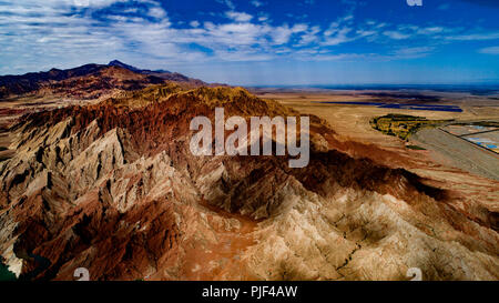 Zhangye. 5. Sep 2018. Luftaufnahme auf Sept. 5, 2018 zeigt eine Ansicht der Danxia Nationalen geologischen Park in Zhangye im Nordwesten der chinesischen Provinz Gansu. Credit: Tao Ming/Xinhua/Alamy leben Nachrichten Stockfoto