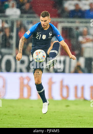 München, Deutschland. 6. September 2018. Deutschland - Frankreich, Fussball, München, September 06, 2018 Lucas Hernandez, FRA 21 Antriebe, Steuerungen, die Kugel, Action, full-size, Single Action mit Kugel, vollen Körper, ganze Zahl, Ausschnitt, einzelne Schüsse, Kugel Behandlung, Pick-up, Kopfzeile, Ausschneiden, DEUTSCHLAND - FRANKREICH 0-0 Wichtig: DFB-Vorschriften die Verwendung von Fotografien als Bildsequenzen und/oder quasi-Video zu verbieten. Fußball-Nationen Liga, Saison 2018/2019, September 06, 2018 München, Deutschland. Credit: Peter Schatz/Alamy leben Nachrichten Stockfoto