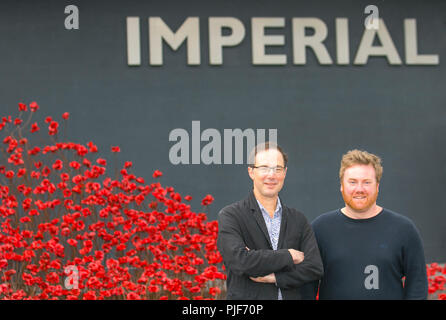 Manchester, Großbritannien. 7. September 2018. Die ikonischen poppy Skulptur Welle von Künstler Paul Cummins und Designer Tom Piper am IWM in Richtung Norden. Dies ist die abschließende Darstellung der Welle als Teil von 14-18 gedenken. Es ist das erste Mal, dass Manchester war Gastgeber eines dieser Kunstwerke. Die Installation "Blut fegte Länder und Meere der roten Mohnblumen ein originelles Konzept von Künstler Paul Cummins und Installation, der von Tom Piper. Die Installation wurde ursprünglich an der HM Tower von London, wo 888,246 Mohnblumen angezeigt wurden. Credit: MediaWorldImages/Alamy leben Nachrichten Stockfoto