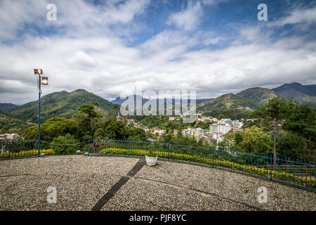 Luftaufnahme von petrópolis von Fatima Thron Viewpoint - Petropolis, Rio de Janeiro, Brasilien Stockfoto