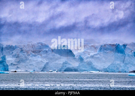 National Geographic, Straße tripblue Eis der Gletscher Kronebreen oder Krone, Kongsfjord, Ny-Ålesund, Spitzbergen oder Spitzbergen, Europa Stockfoto