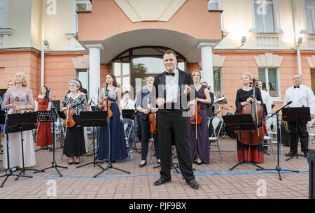 Musiker im Gala Konzert. Witebsk Symphonic Orchestra bei open-air. Belarus. Witebsk. 2018 Stockfoto