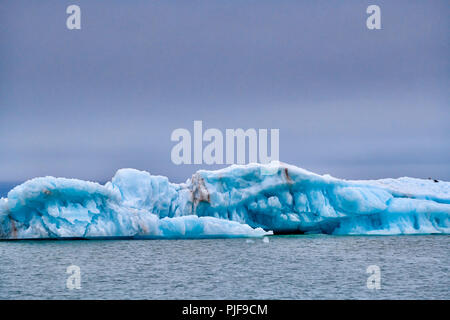 National Geographic, Straße tripblue Eis der Gletscher Kronebreen oder Krone, Kongsfjord, Ny-Ålesund, Spitzbergen oder Spitzbergen, Europa Stockfoto
