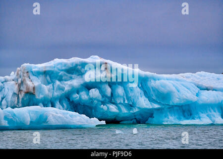National Geographic, Straße tripblue Eis der Gletscher Kronebreen oder Krone, Kongsfjord, Ny-Ålesund, Spitzbergen oder Spitzbergen, Europa Stockfoto