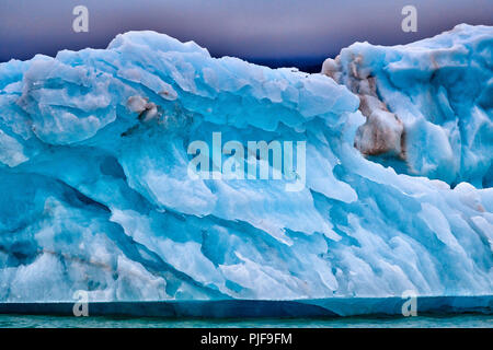 National Geographic, Straße tripblue Eis der Gletscher Kronebreen oder Krone, Kongsfjord, Ny-Ålesund, Spitzbergen oder Spitzbergen, Europa Stockfoto