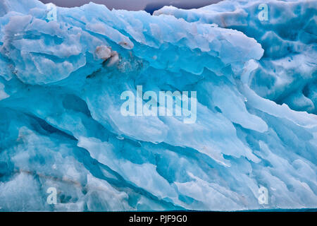 National Geographic, Straße tripblue Eis der Gletscher Kronebreen oder Krone, Kongsfjord, Ny-Ålesund, Spitzbergen oder Spitzbergen, Europa Stockfoto