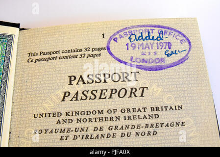 Alte britische Vereinigtes Königreich Großbritannien Reisepass. Original Vereinigtes Königreich von Großbritannien und Nordirland Reisepass von London Pass stattgefunden hat. Stockfoto