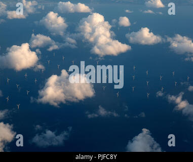 Teil der Burbo Bank Entwicklung von Windkraftanlagen vor der Küste von Liverpool in der Irischen See. Zu den größten und leistungsfähigsten Windenergieanlagen der Welt. Stockfoto