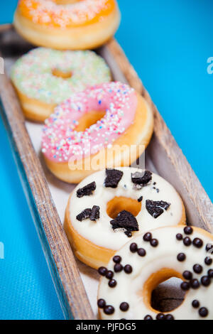Donuts auf Blau Masse Stockfoto