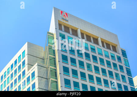 San Jose, CA, Vereinigte Staaten - 12 August, 2018: die Fassade von Adobe Hauptsitz im Silicon Valley. Adobe ist führender Anbieter von Software für Grafik, Fotografie, Video und einem großen microstock Agentur. Stockfoto