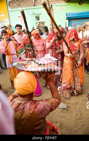 Anhänger Sie clelebrate nandgaon Lathmar Holi Festival im Dorf Mathura Uttar Pradesh Indien Asien, Südostasien Stockfoto