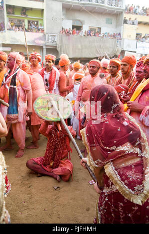 Anhänger Sie clelebrate nandgaon Lathmar Holi Festival im Dorf Mathura Uttar Pradesh Indien Asien, Südostasien Stockfoto