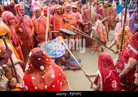 Anhänger Sie clelebrate nandgaon Lathmar Holi Festival im Dorf Mathura Uttar Pradesh Indien Asien, Südostasien Stockfoto