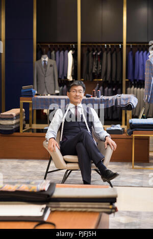 Porträt von zuversichtlich Modedesignerin Stockfoto