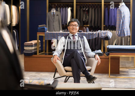 Porträt von zuversichtlich Modedesignerin Stockfoto